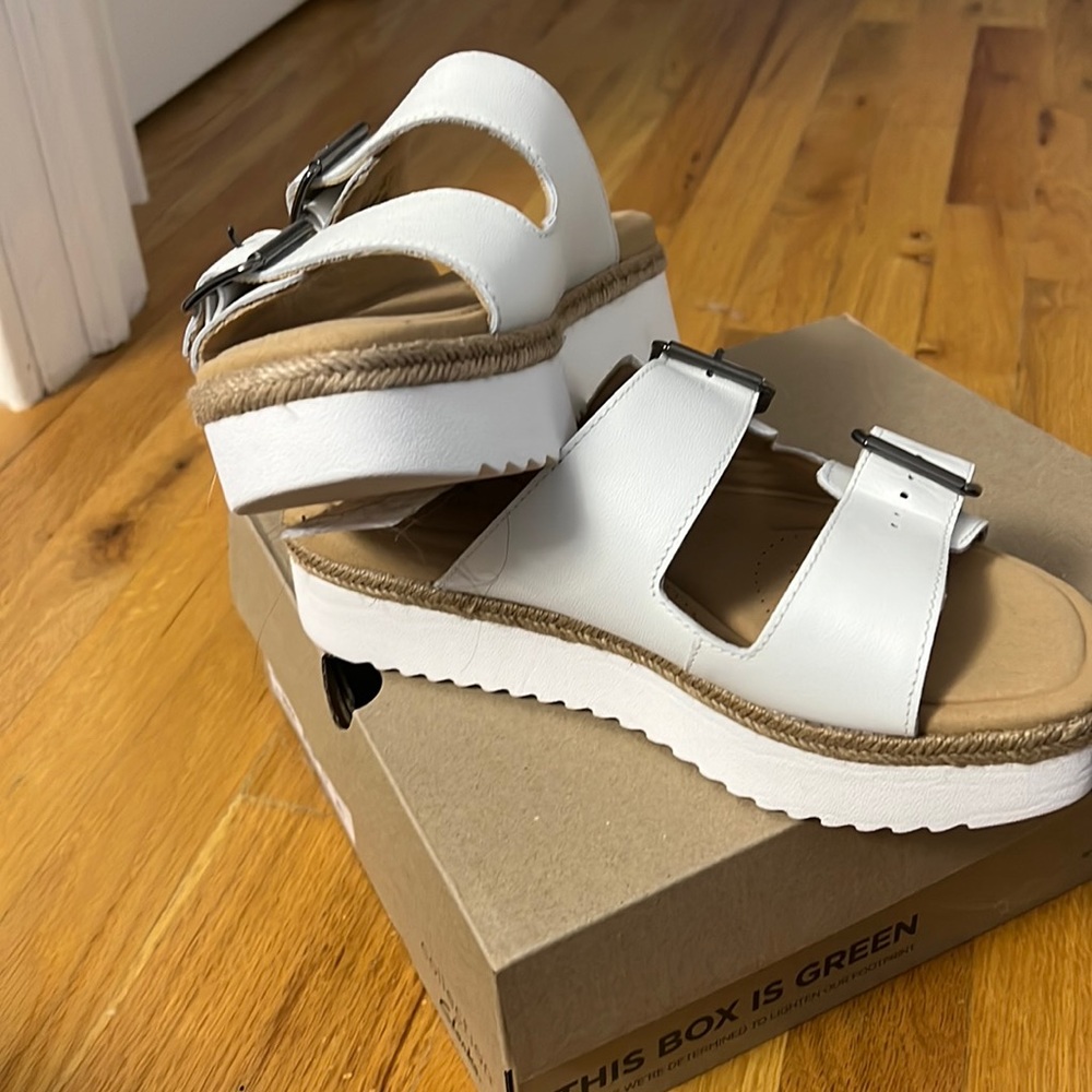 Brand new Clark’s platform sandals 8.5